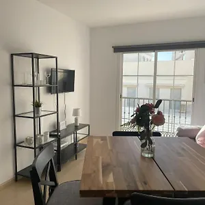 En El Centro De Nerja. Apartamento Nerja