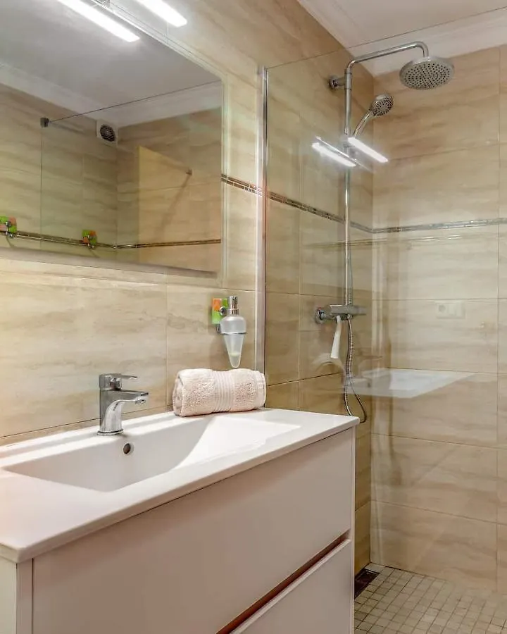 Apartamento Stunning Penthouse In The Centre Of Nerja