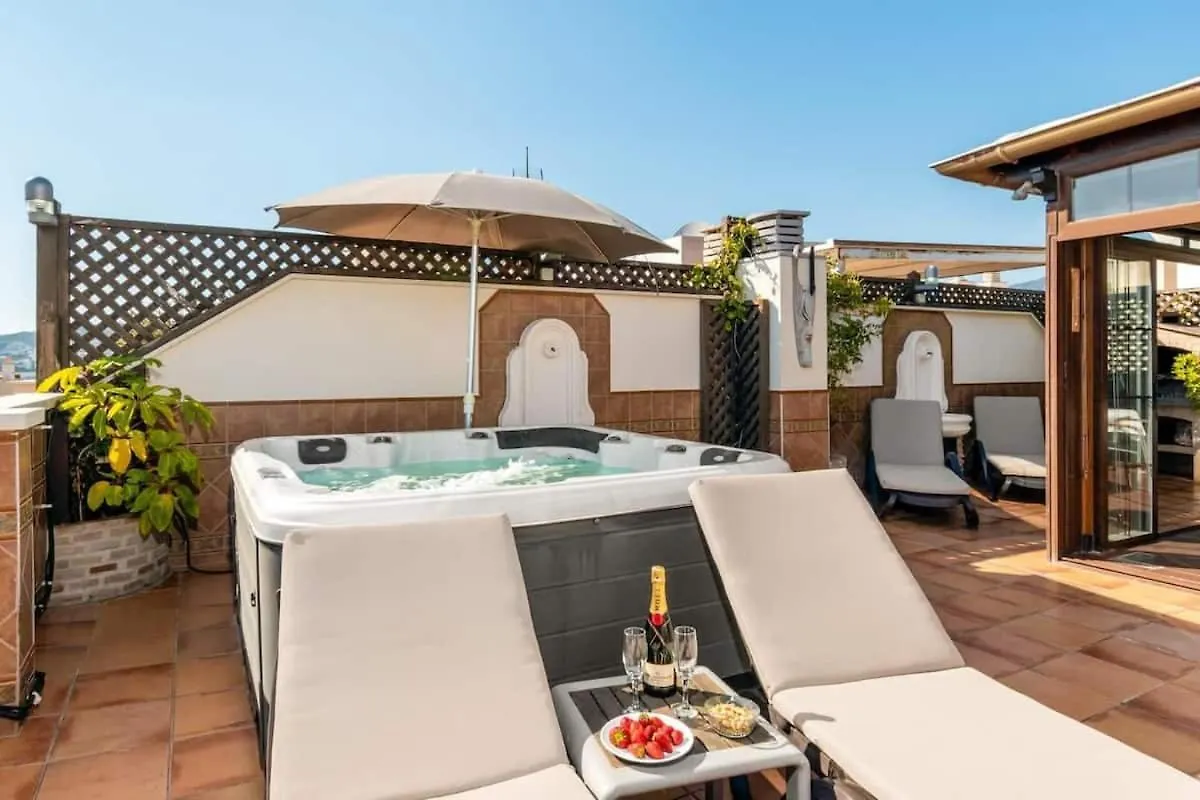 Apartamento Stunning Penthouse In The Centre Of Nerja