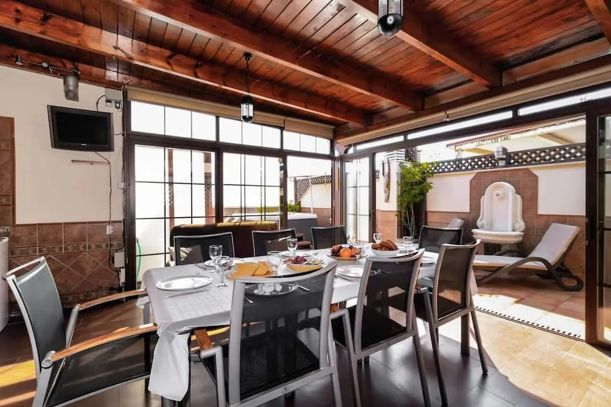 Apartamento Stunning Penthouse In The Centre Of Nerja